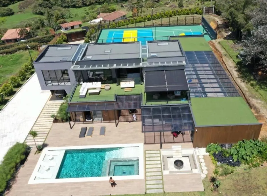 Luxurious Farm House Rionegro